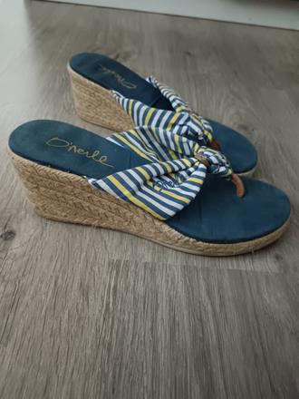 Šľapky na platforme, 36