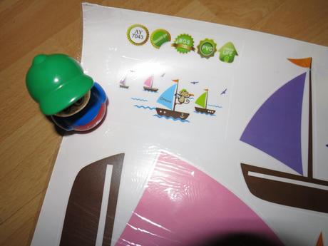 Opička s lodičkami - dekoračná nálepka,