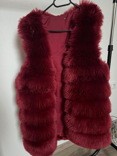 Kozusinova burgundy vesta,