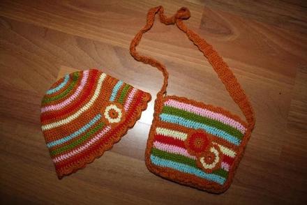 Čiapka a kabelka, 86