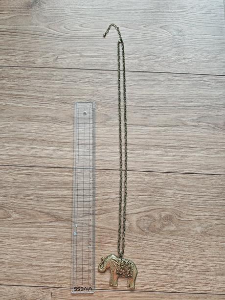Krásny dlhý náhrdelník,