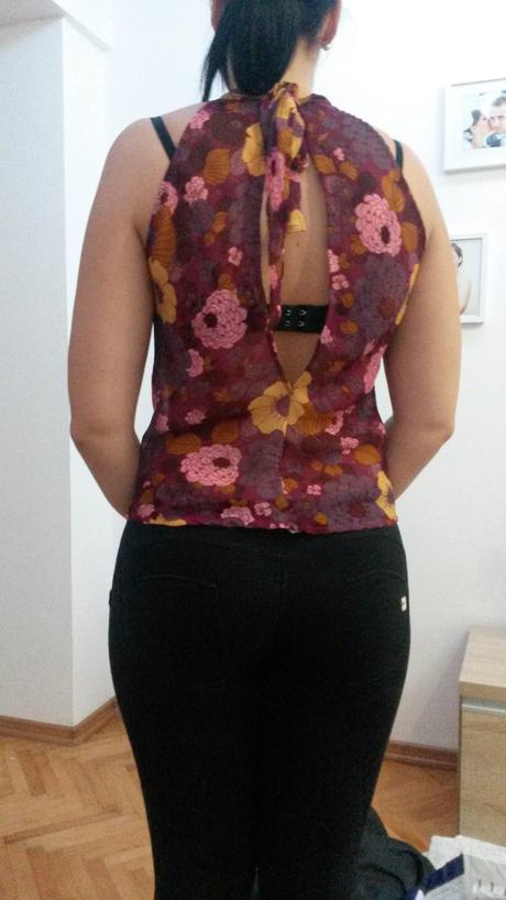 Kvetinovy letny top, s