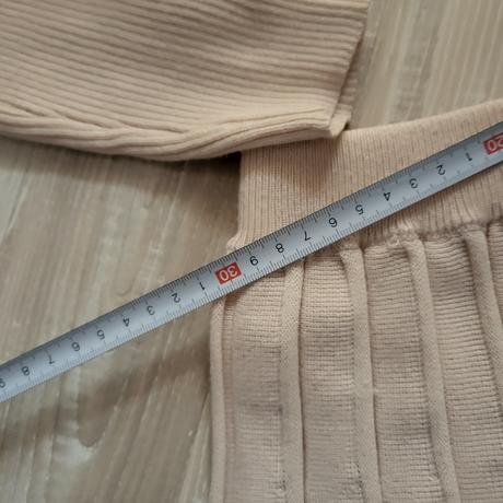 S bezovy set svetrik+ sukna, s