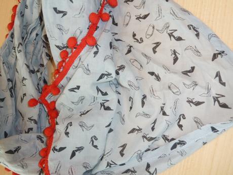 Šatka s potlačou topánok, m