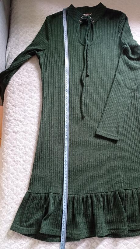 Svetrove šaty s viazaním a volanom, s