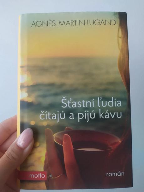 Šťastní ľudia čítajú a pijú kávu, 