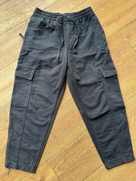 Hrubšie mrkvákové nohavice, bershka,m