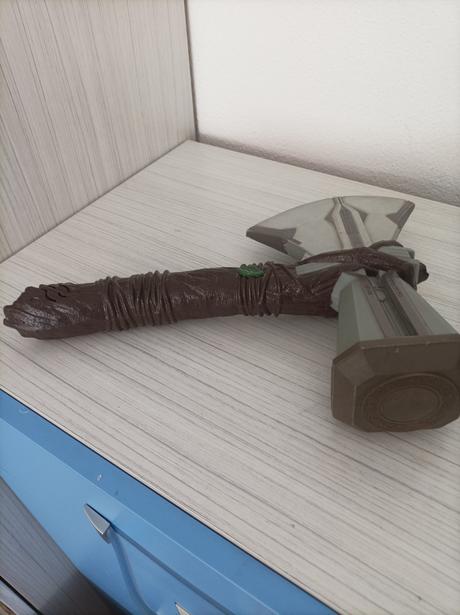 Thorova sekera - stormbreaker,