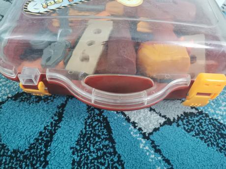 Kufrík s náradím,