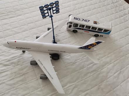 Uz len - lietadlo a maketa reflektor,