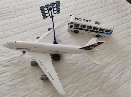 Uz len - lietadlo a maketa reflektor, 