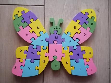 Drevené puzzle žirafa a motýľ, 