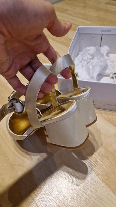 Svadobné/ spoločenské, 41