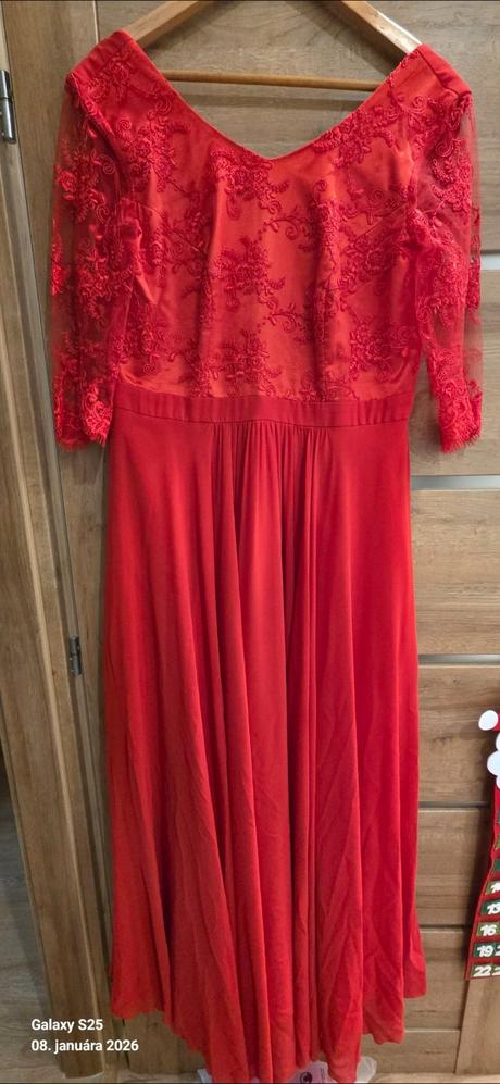 Červené šaty, 44