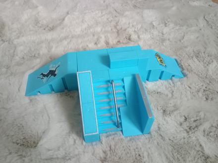 Skate park k fingerboardom,