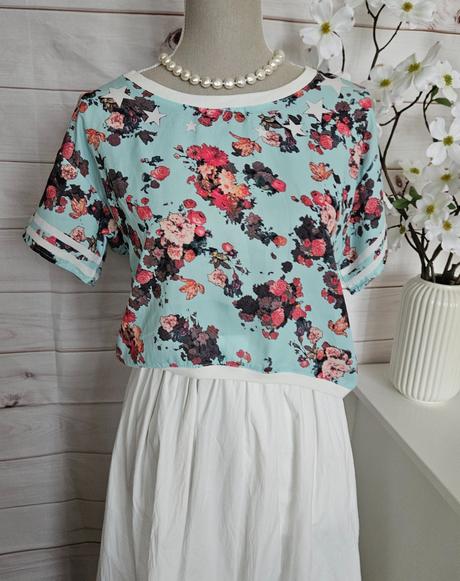 Pekná lahulinká blúzka, s