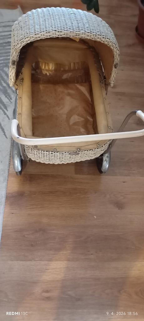Retro kočík pre bábiky, 