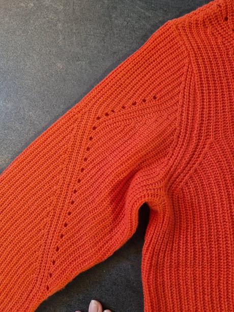 Pulóver s dierkovaním vila, m