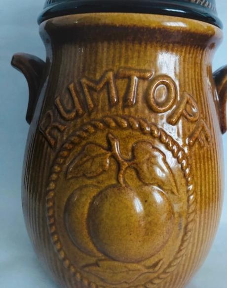 Rumtopf motiv ovocie jablko nadobakrcah stav rozme,