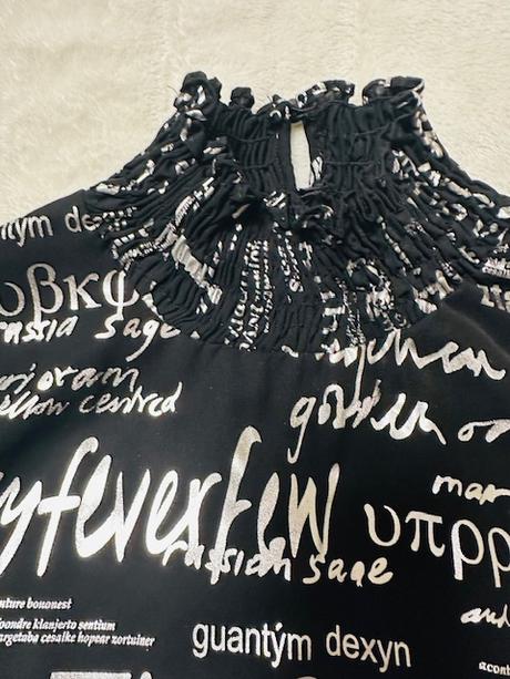 Čierna blúzka so striebornými nápismi, l / m