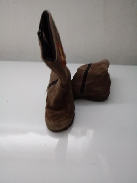 Semisove cizmicky, 28