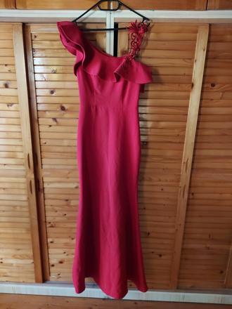 Červené spoločenské šaty s, s