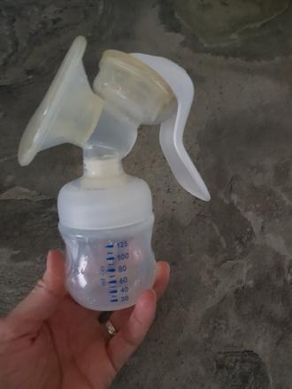 Ručna odsavačka mlieka avent + sačky na mliečko, 