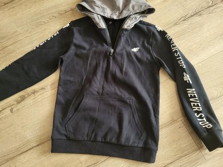 Chalanska mikina 4f výborný stav, 152