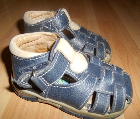 Koženné sandaliky, baťa,20