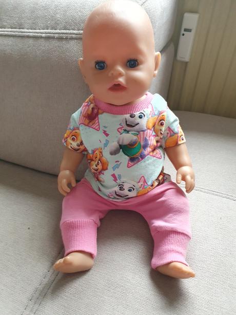 Predám bábiku s oblečením 43 cm, 