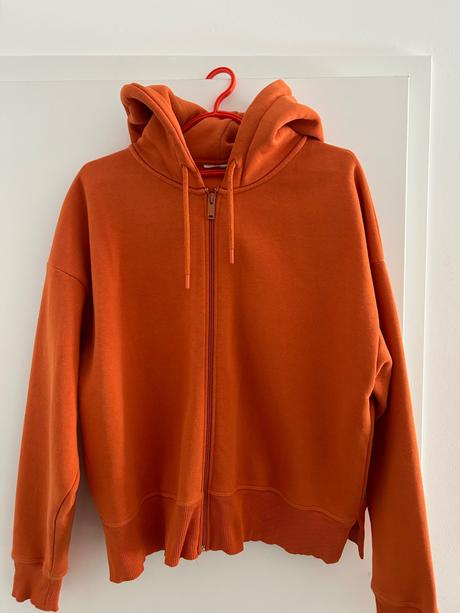 Oranzova mikina, l