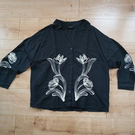 Čierna ležérna blúzka s vyšívanými kvetmi, f&f,42