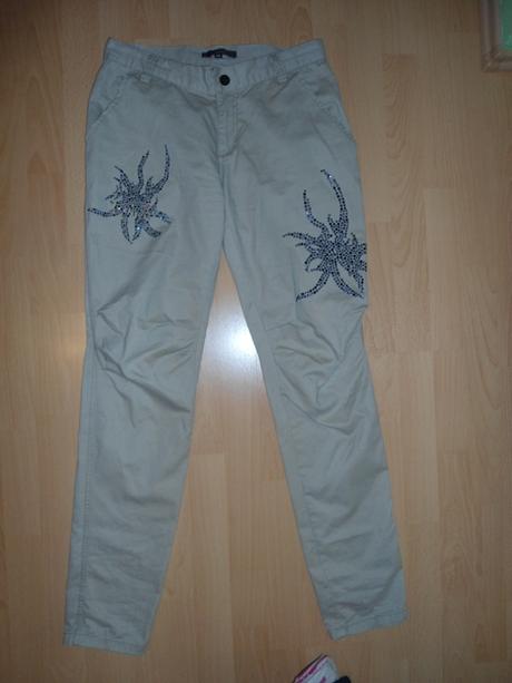 Kremove nohavice, amisu,s