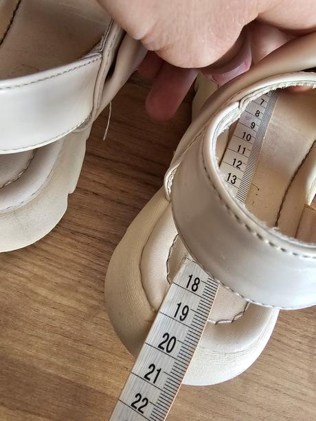 Sandálky s kamienkami, 29