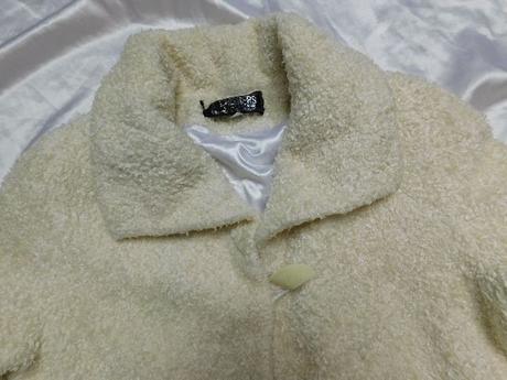 Pekny kratky kabatik, 40