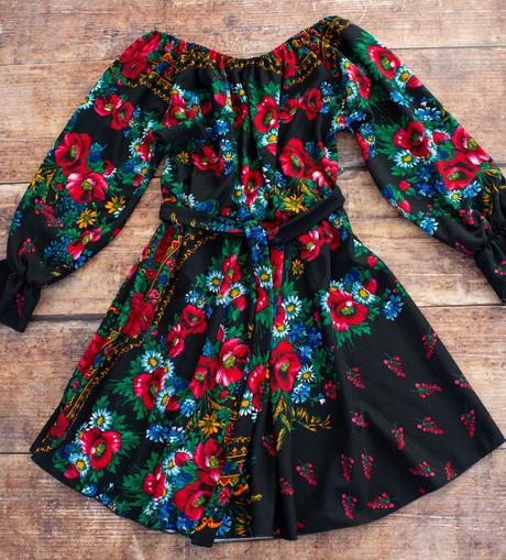 Kvetované folk saty, s