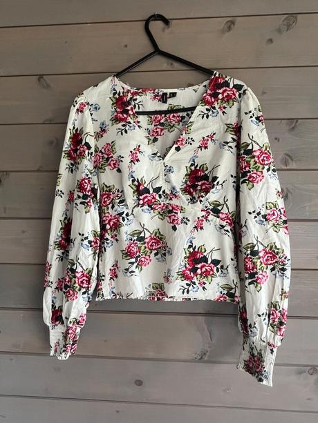 Nádherný romantický top, vero moda,s