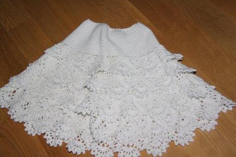 Háčkovaná suknička, 98