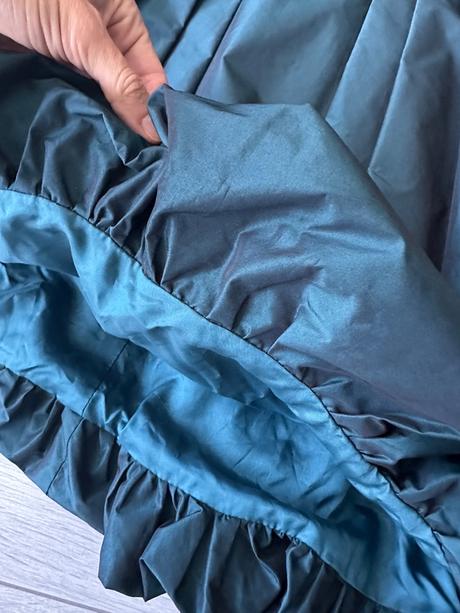 Apolocenske saty s kosticami jakes, 36