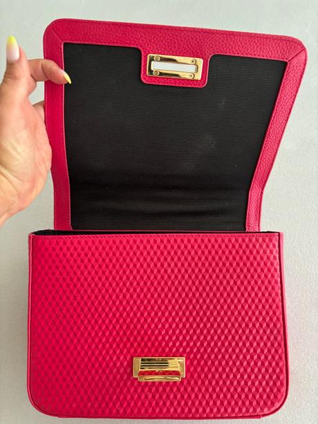 Kabelka farby magenta, 