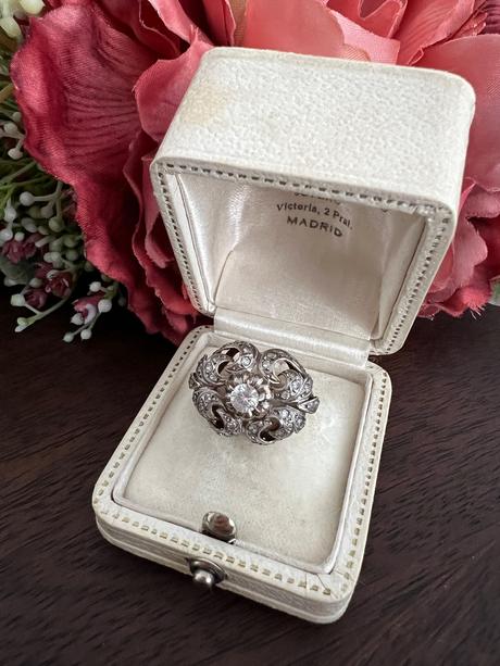 Zlaty prsten z 18k zlata a zafirov,