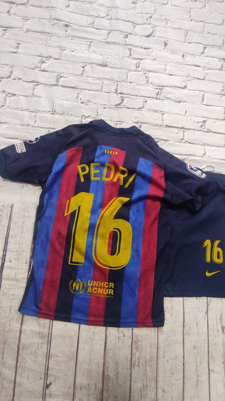 Dres barcelona pedri, 134