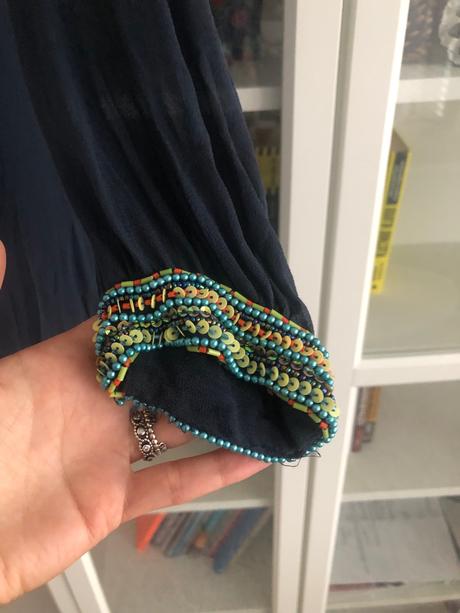 Mini saty / predĺžený top s koralkovou aplikaciou, 36