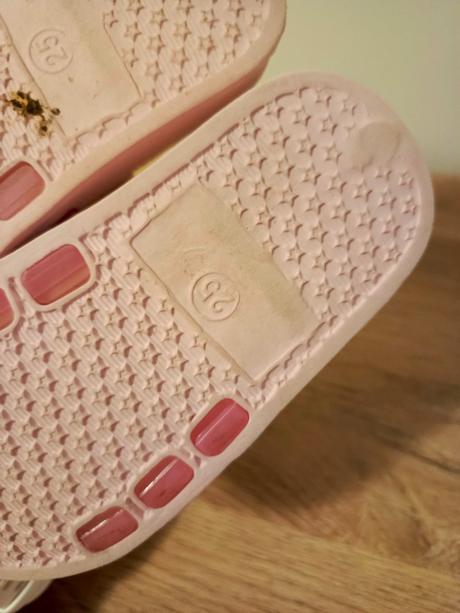 Šľapky tom a jerry, 25