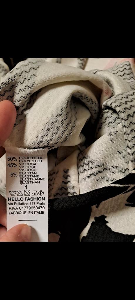Vzorovaná sukňa so zapínaním na zips,