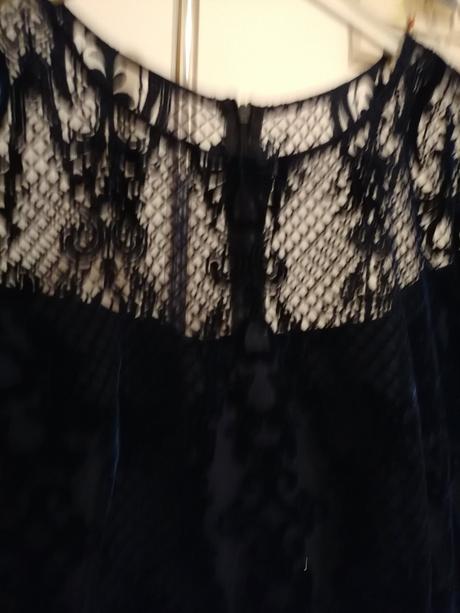 Prilezitostne tne saty, 38