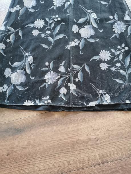 Trblietavé šaty, s