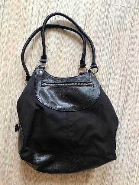 Veľmi pekná štýlová kabelka,