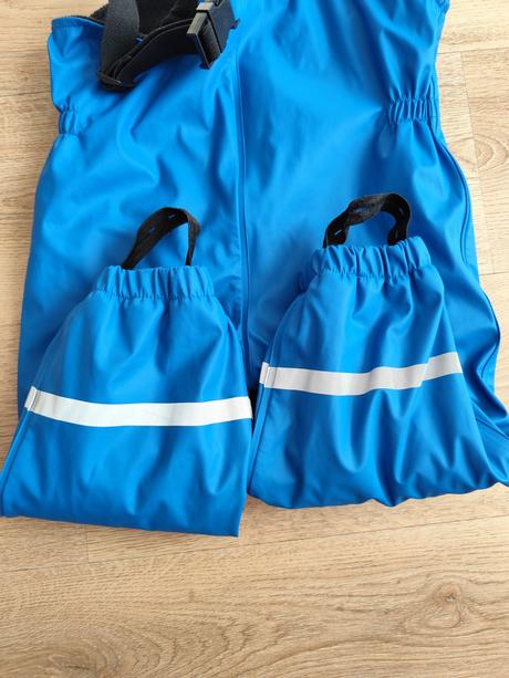 Nohavice do dažďa, 98