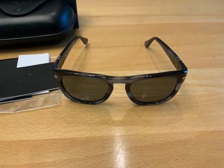 Persol slnečné okuliare sivé unisex, 